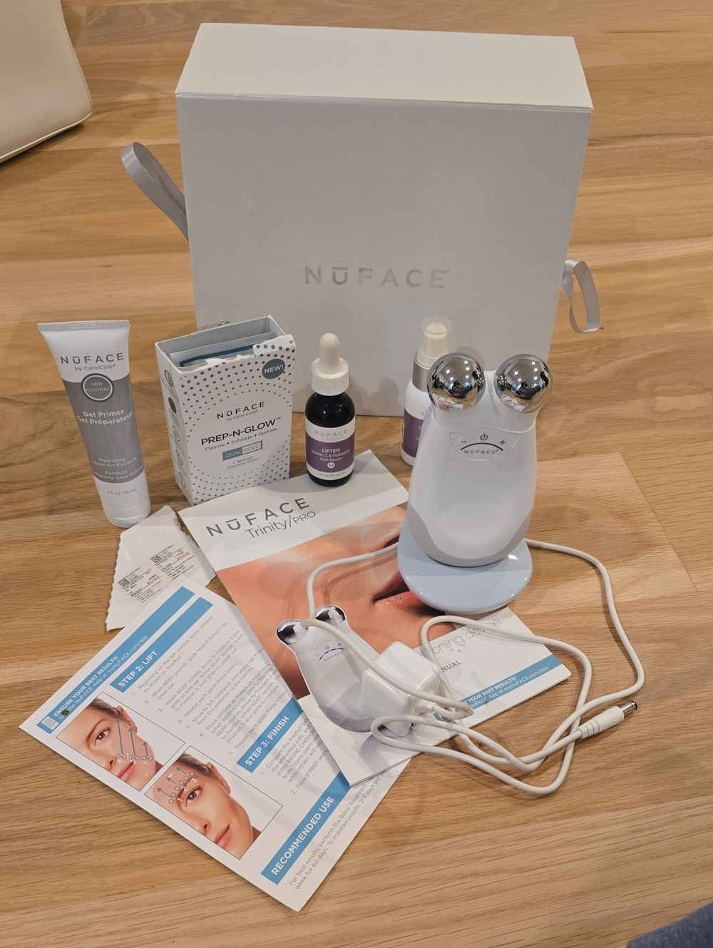 NuFace Device and Skincare Set in White with Silver Spheres